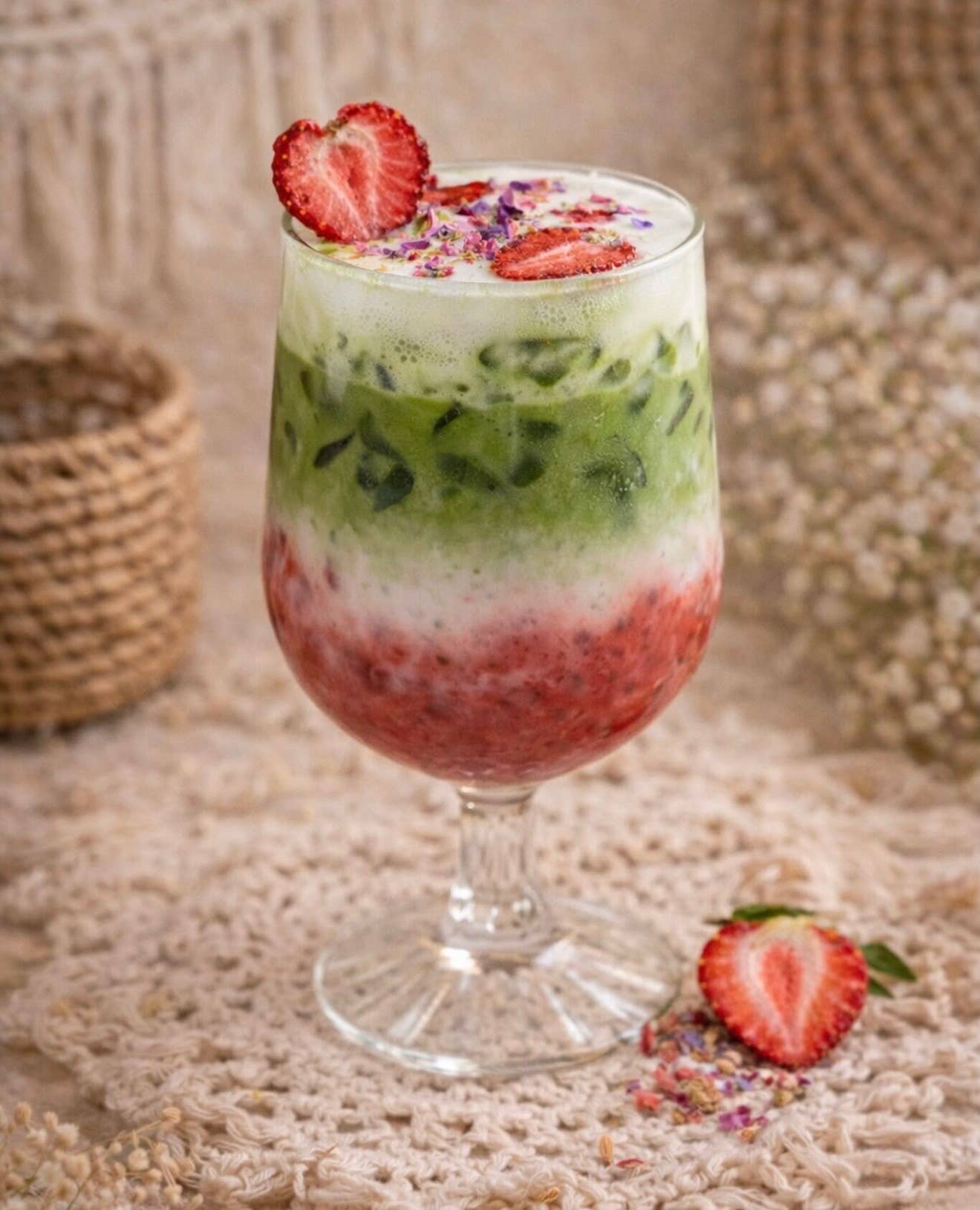 Citrus + Co - Dehydrated Strawberries + Floral Blend : Small 25g